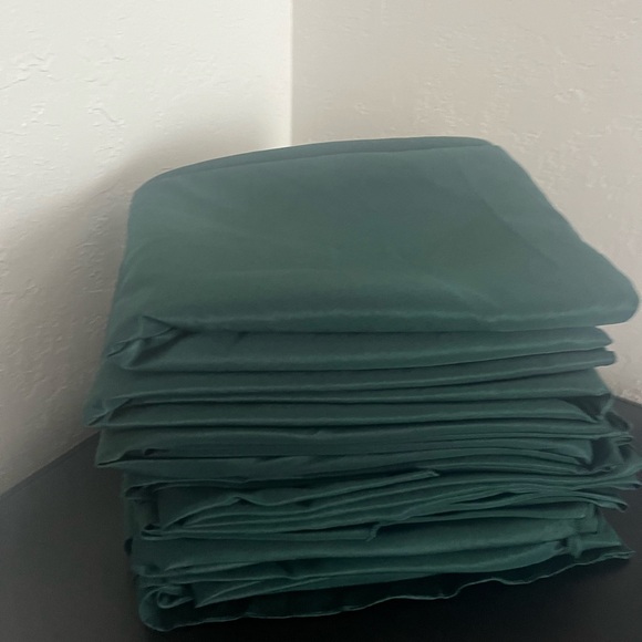 LTC LINENS Round Tablecloth Hunter Green - 120-Inch - Picture 2 of 2